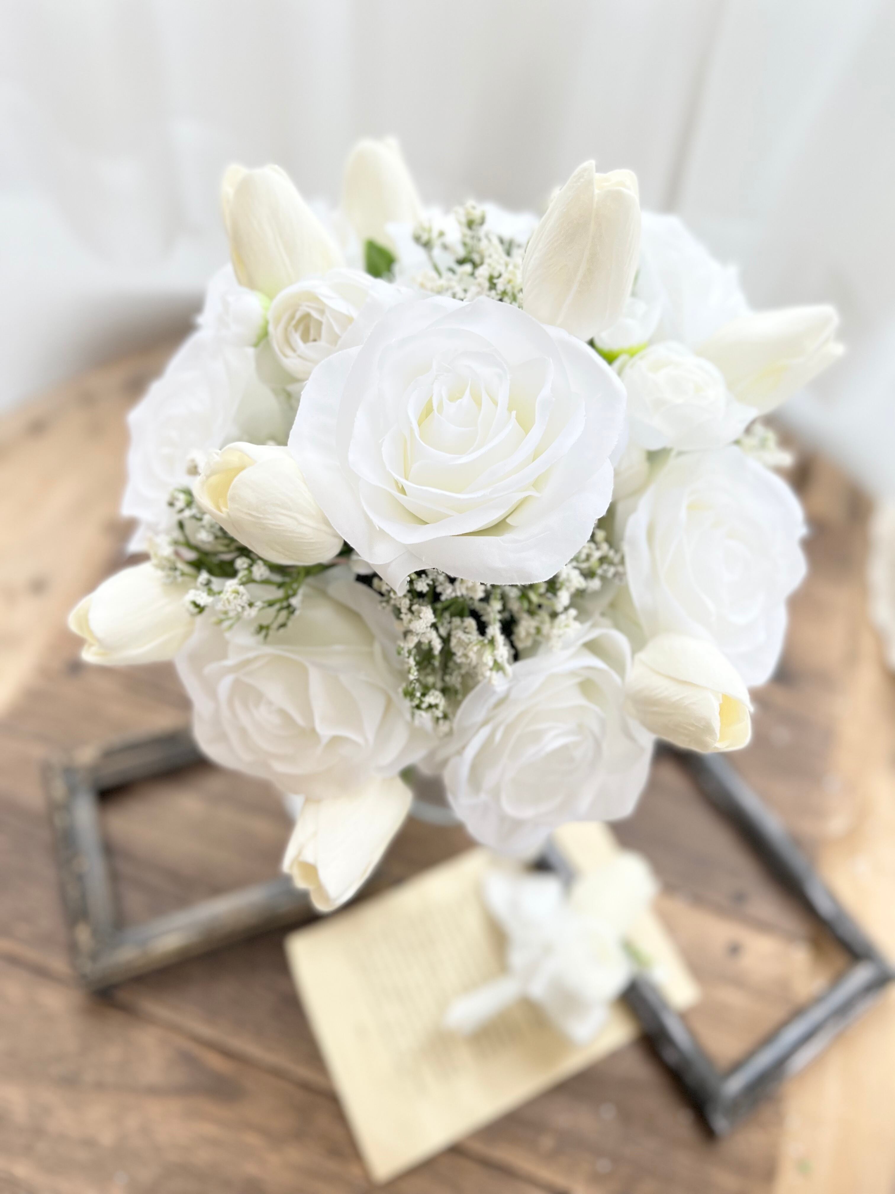 白バラ チューリップクラッチブーケ Houkiboshi