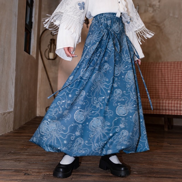 深海に漂う涙クラゲの揺らめき 刺しゅう抽縄の中華サブカル花苞スカート