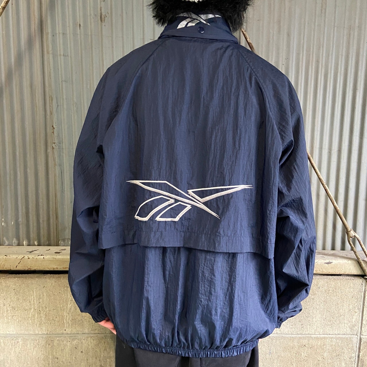Reebok リーボック フロントロゴ刺繍 ジャケットメンズL 古着 バック 