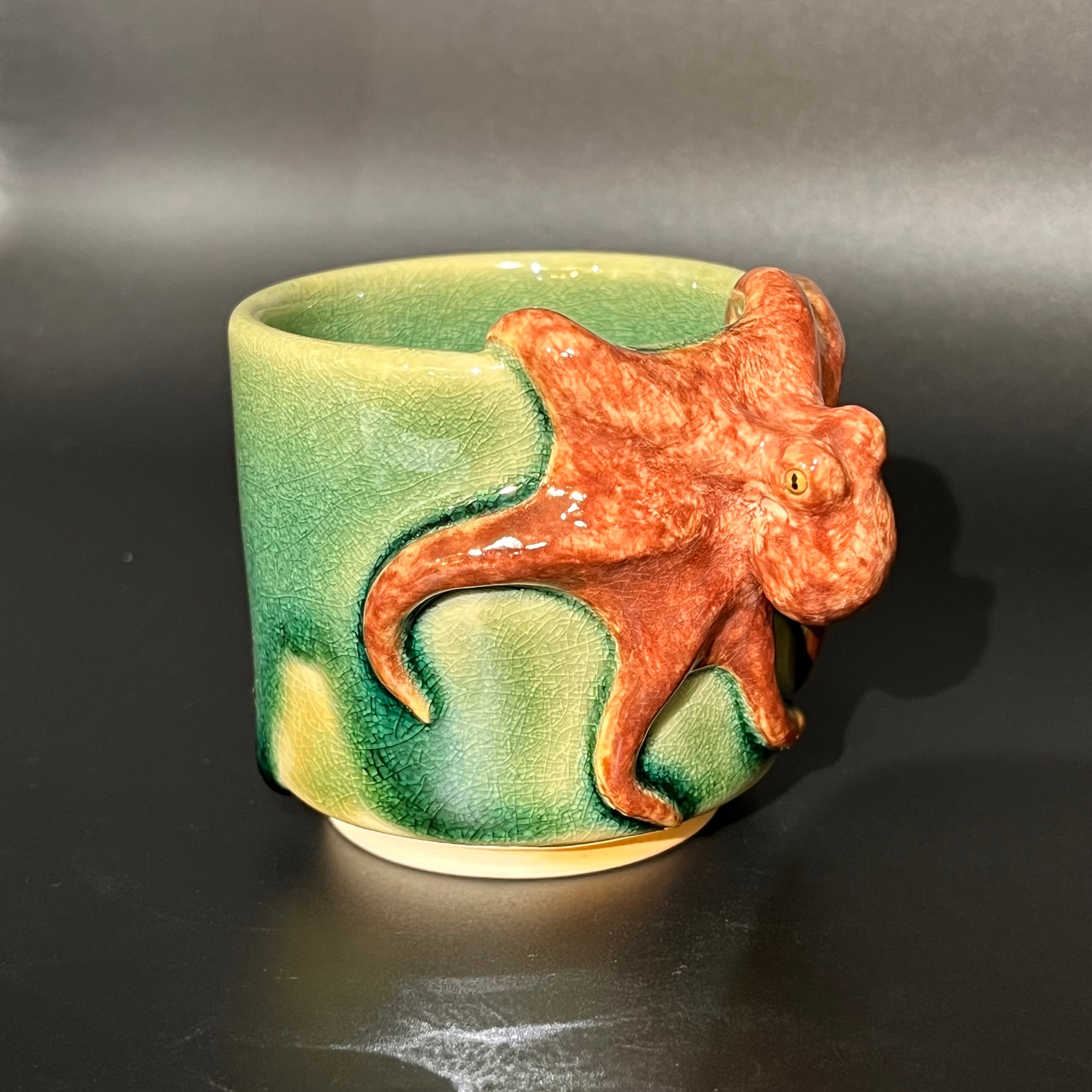 タコのぐい呑み | 兎