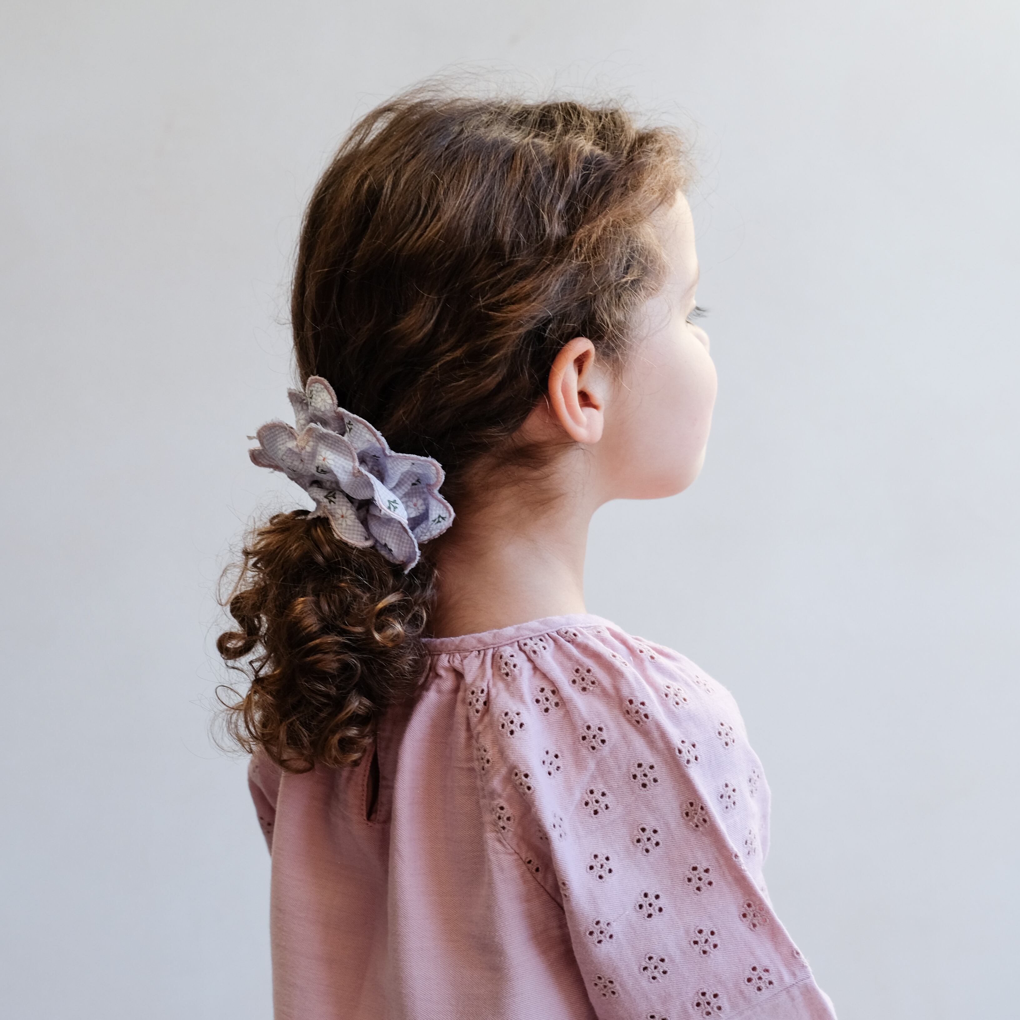 SCALLOPED FLORAL SCRUNCHIE_162011 10