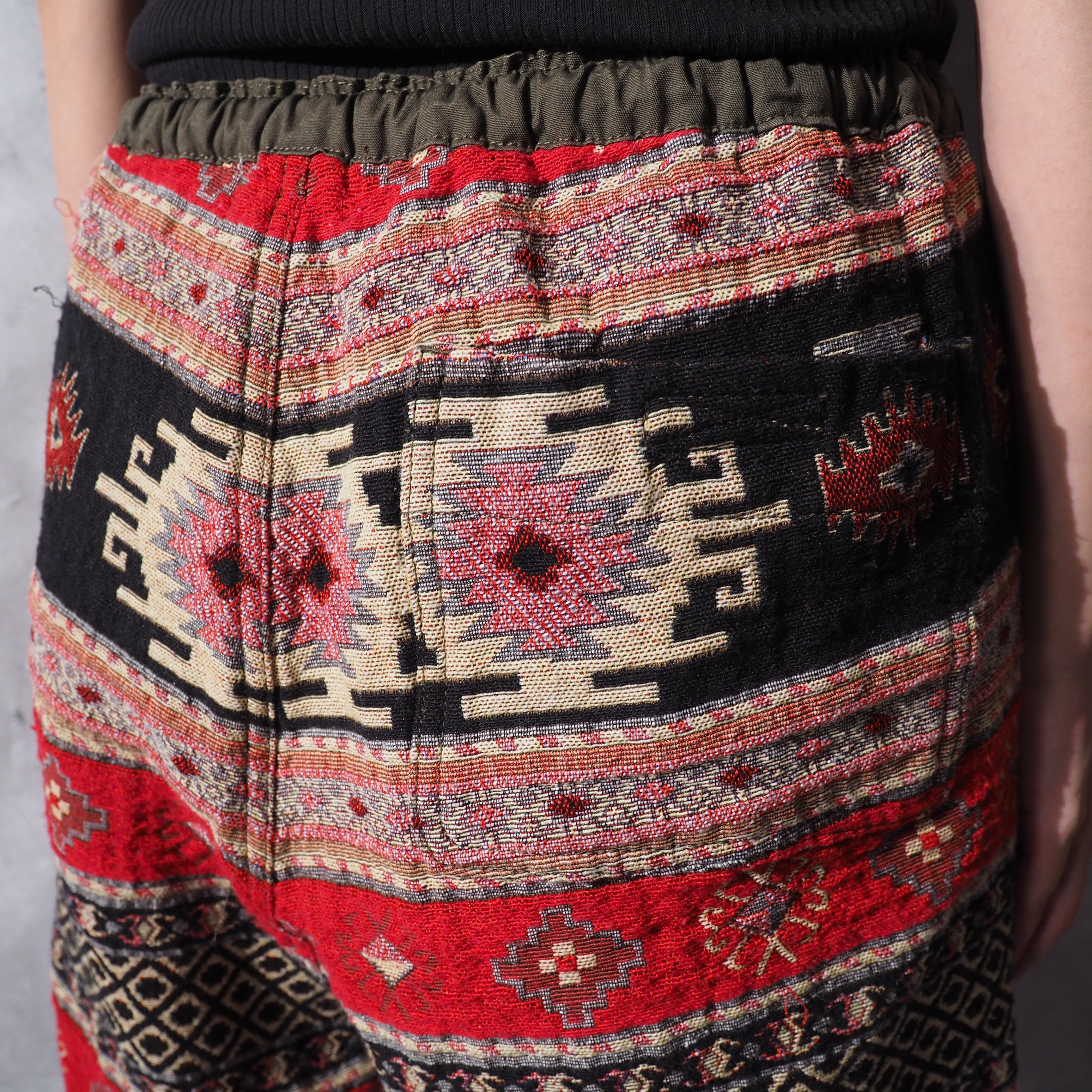 ” Navajo ” ethnic art embroidery switching design short pants