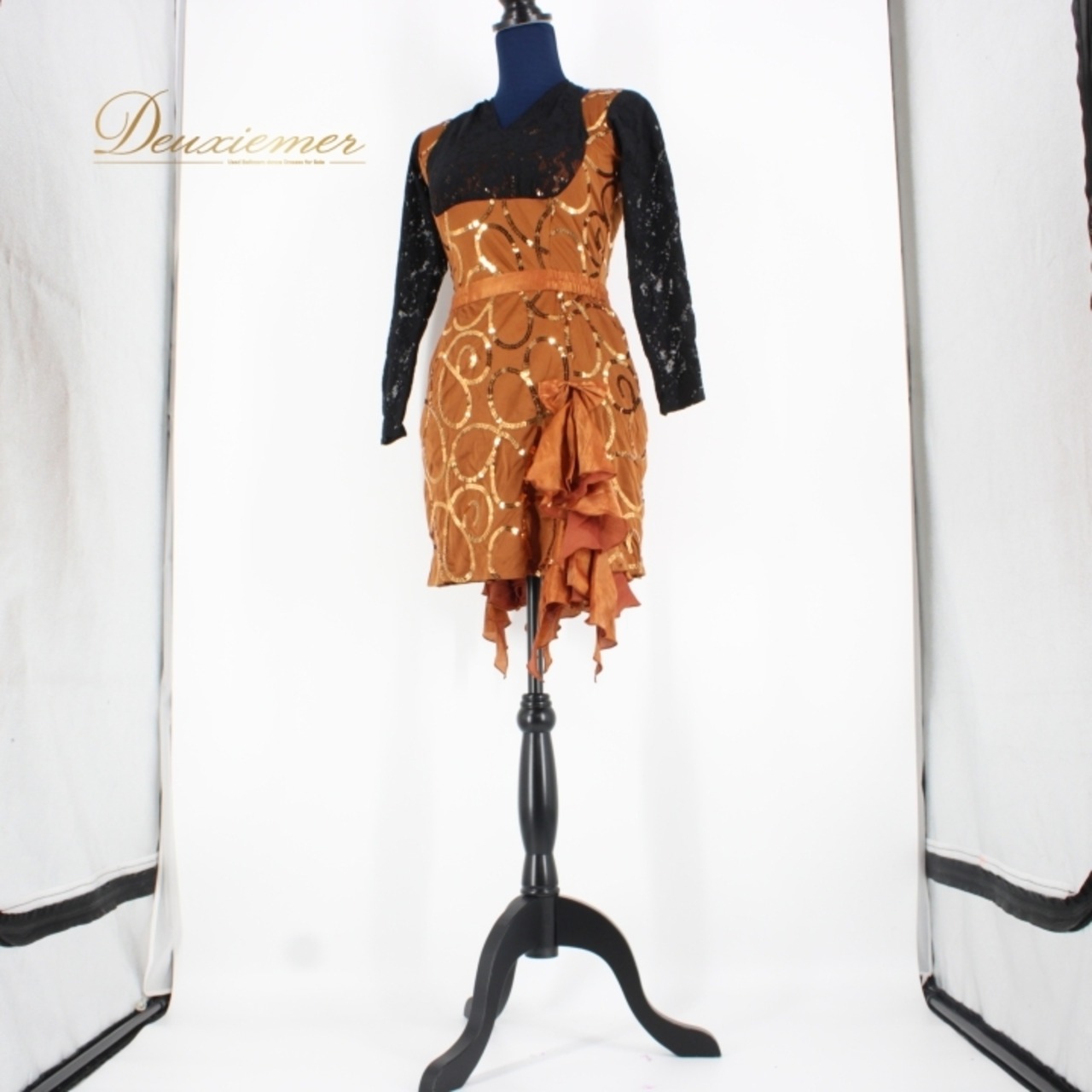 社交ダンス 衣装 ラテン 上下セット ツーピース セットアップ パーティ衣装 女性用 レディース オールシーズン 黒 Scarlet スカーレット ブラック系 茶色 ブラウン系 スパンコール リボン ファスナー おしゃれ かわいい ストレッチ 結婚式