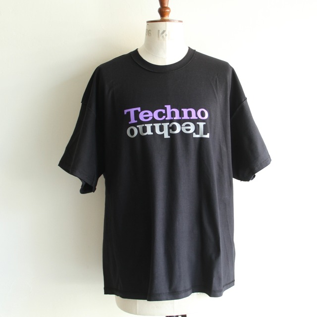 is-ness music【 mens 】TECHNO flocky t-shirt