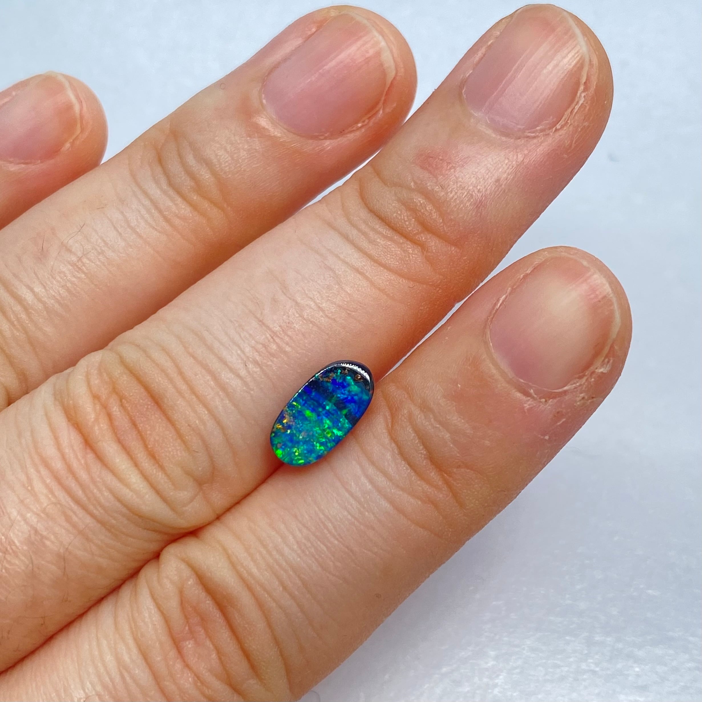 夜空と水面のバイカラーボルダーオパール