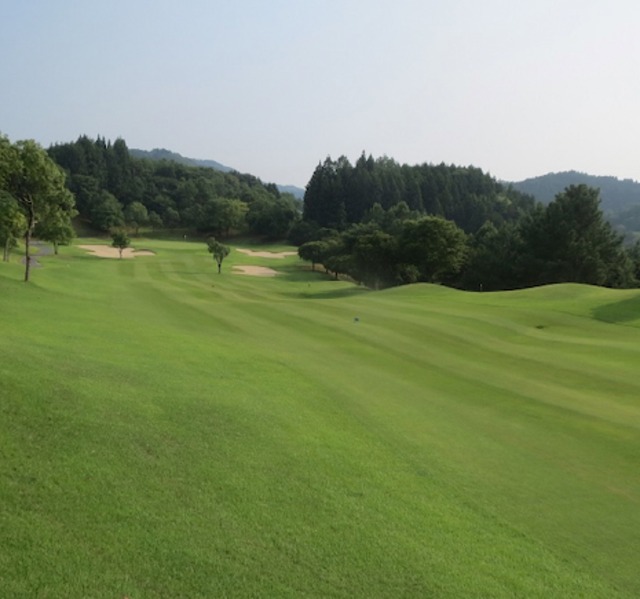 【兵庫県】ストークヒルゴルフクラブ 全日４名様利用券（昼食付）