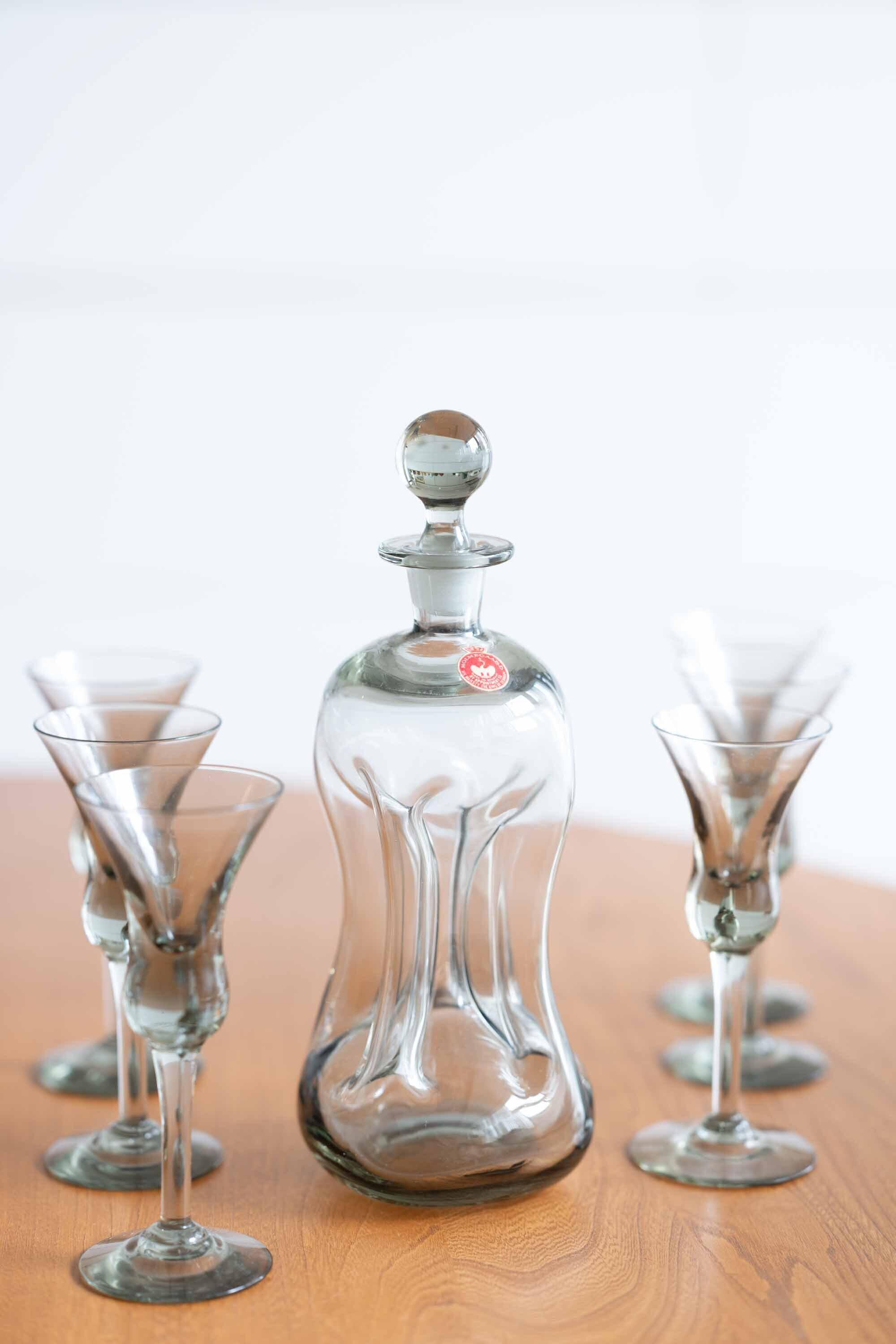 ホルムガード Holmegaard 製 グレー色のデキャンタ(kluk kluk )とグラス6脚セット ヤコブ・E・バング Jakob E.Bang デザイン