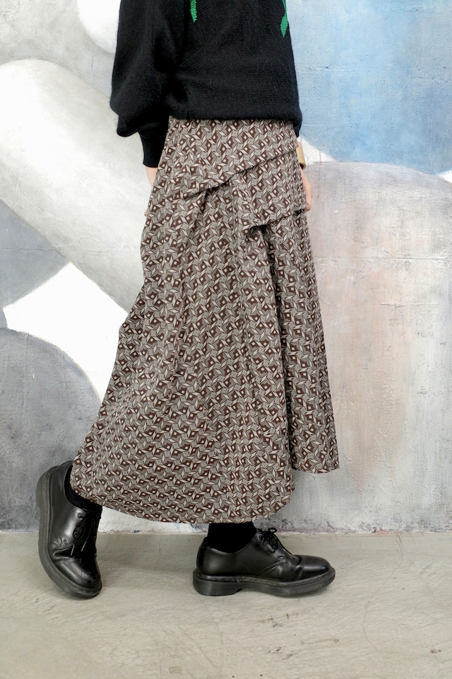 Asymmetry design skirt