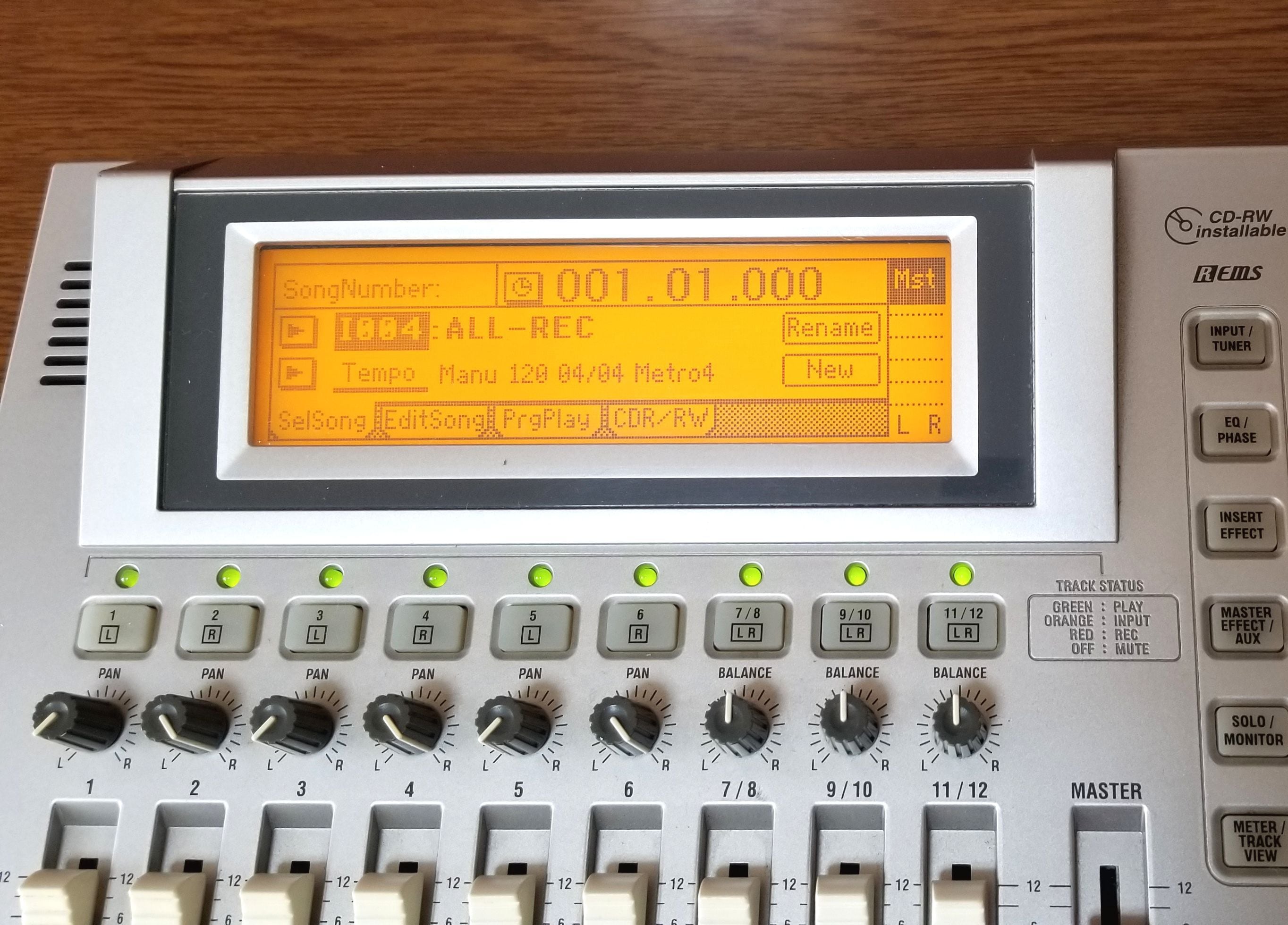 KORG Digital Recording Studio D12 完動品・CD書き込み良好 KORG Digital Recording Studio D12 完動品・CD書き込み良好