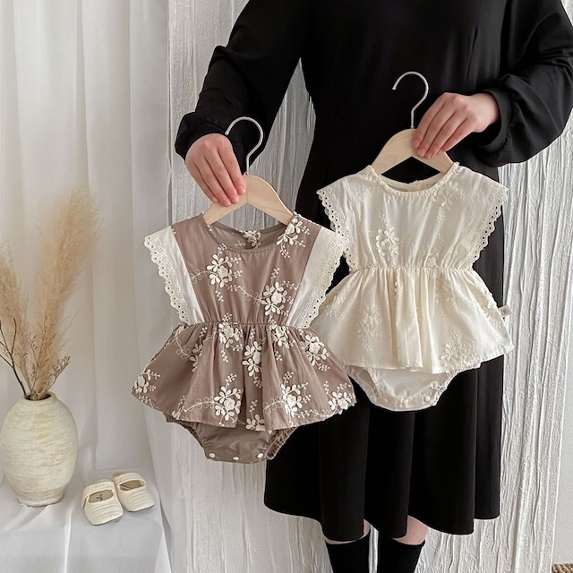 【BABY】夏新作フラワー刺しゅうロンパース
