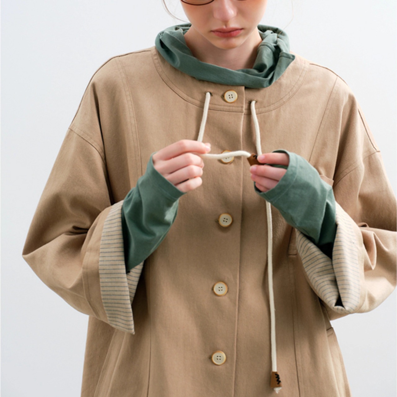 ストライプを忍ばせた秋の余韻コート 《P0257》