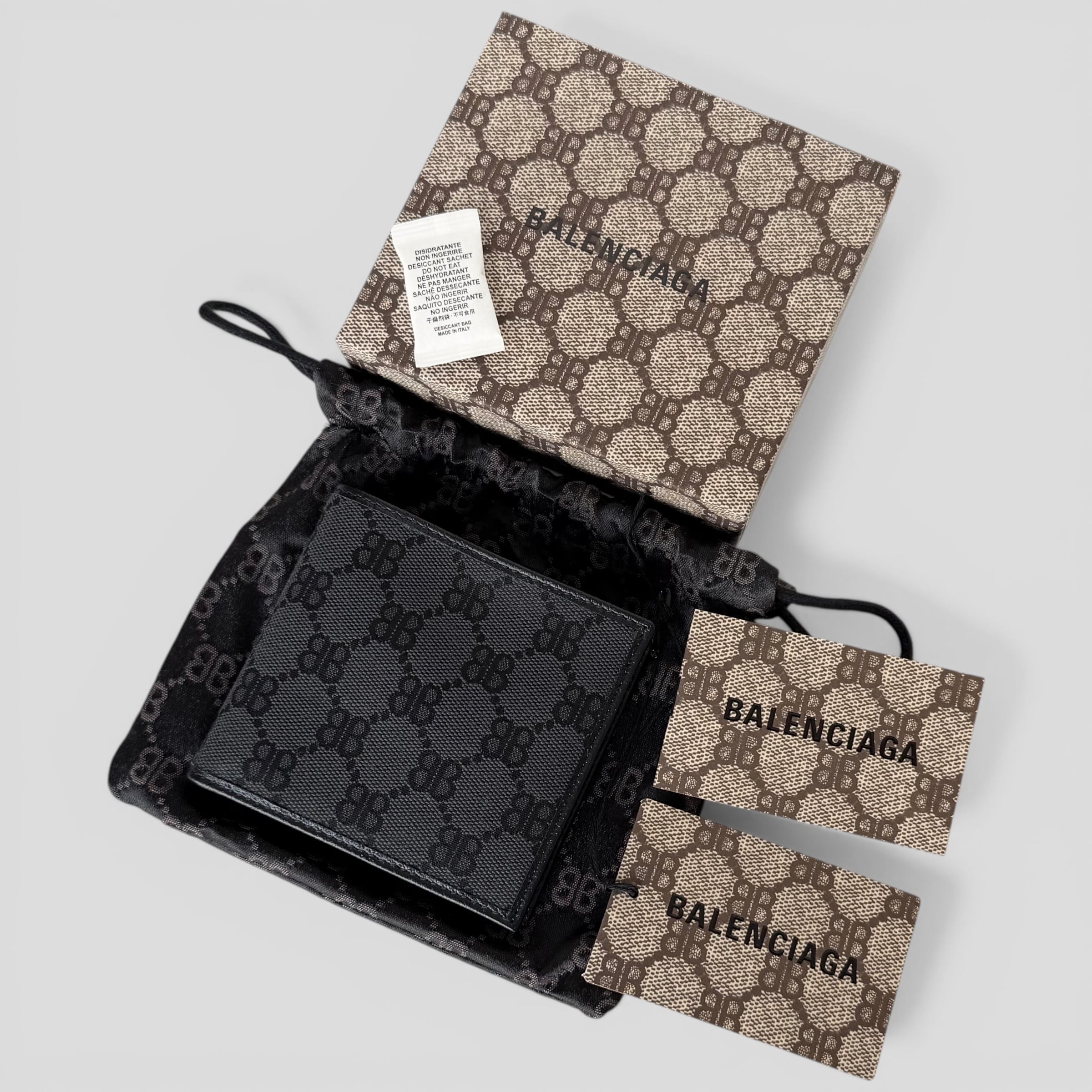 グッチ バレンシアガ コンパクトウォレット 折り財布 ハッカープロジェクト BALENCIAGA × GUCCI The Hacker Project Compact Wallet Black | BRAND