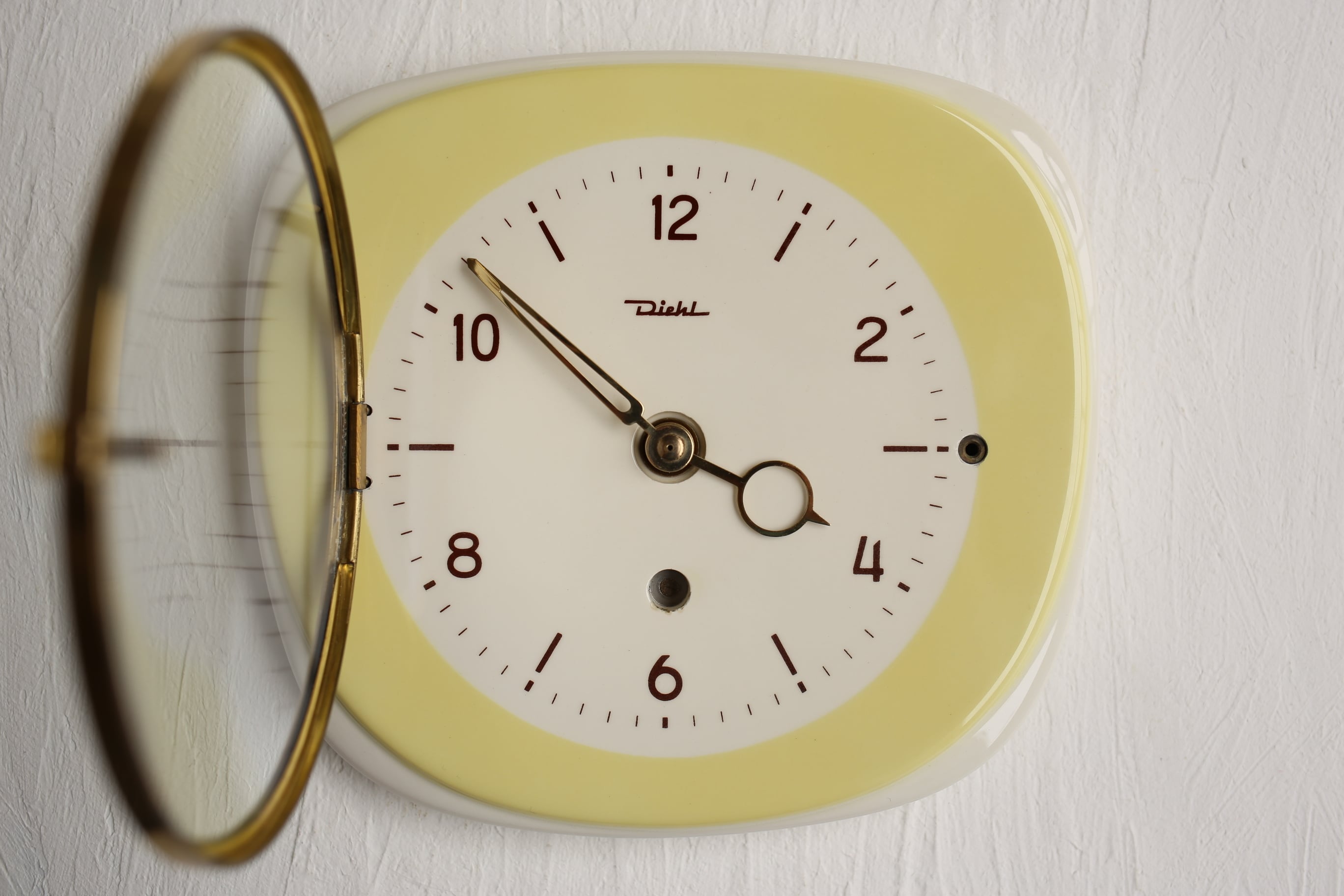 ドイツ アンティーク ヴィンテージ Diehl 陶器 壁掛け時計 黄色 (電池