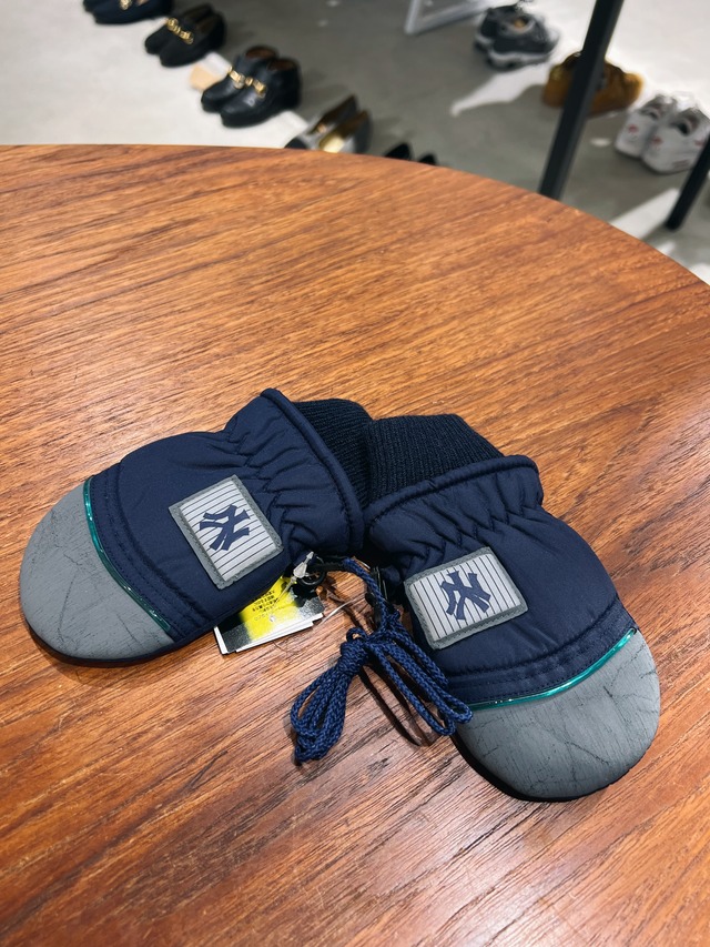 （KD514）New York Yankees gloves / kids / dead stock