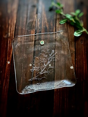 萩の柄の四角いガラス皿　佐々木クリスタル