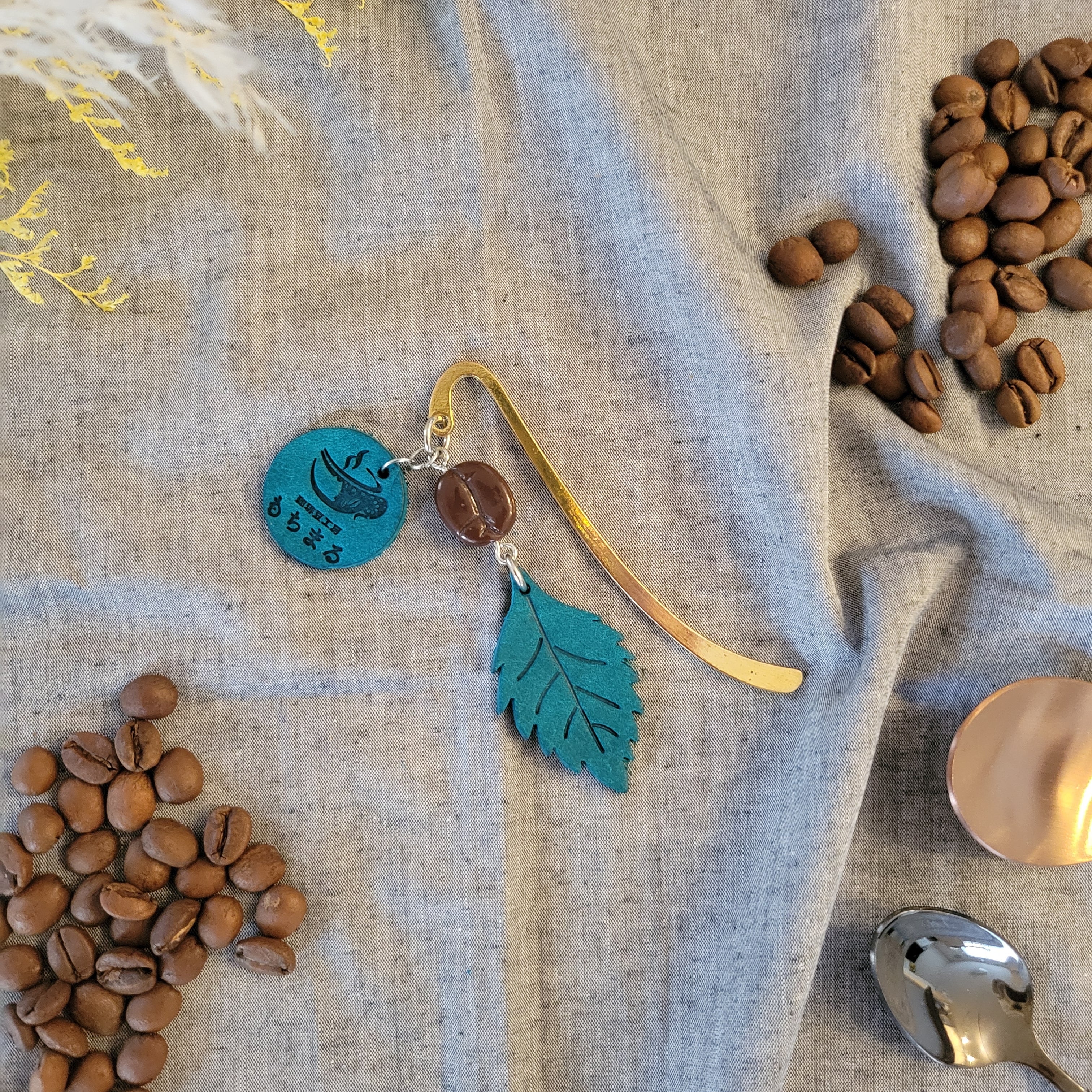 ブックマーカー しおり 牛本革 コーヒー豆チャーム付き | 珈琲豆工房