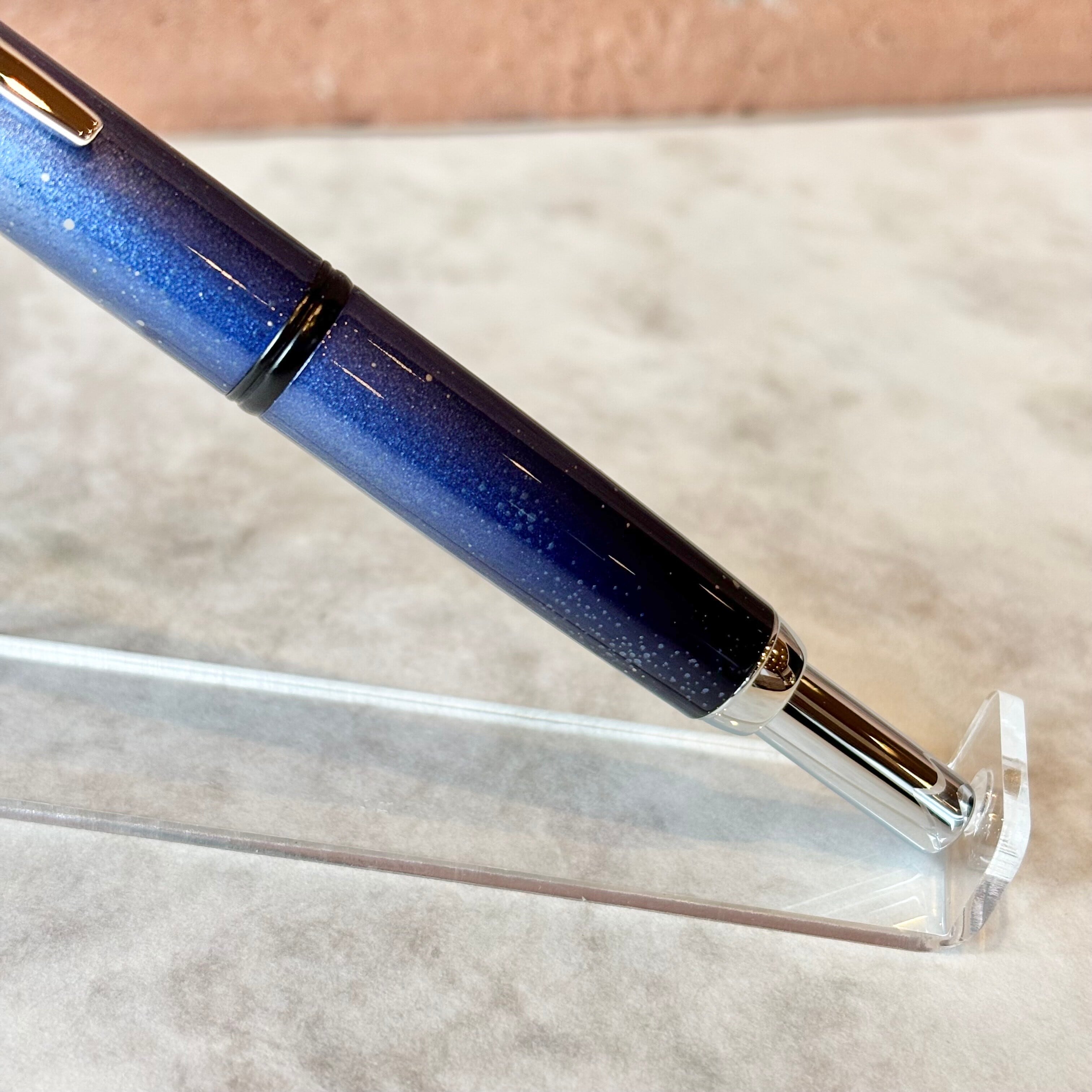 【EFカスタム】2009年限定パールブルー キャップレスデシモ キャップレス万年筆 デシモ 2009年限定 パールブルー ラメ入り青 細字