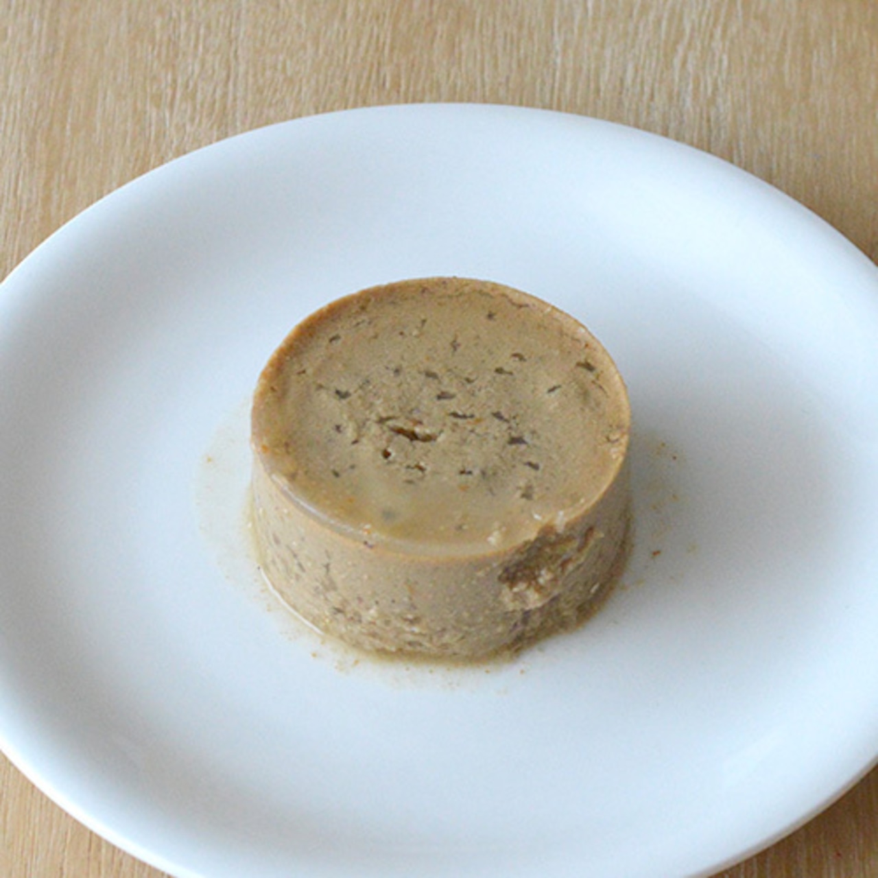 【ロータス(キャットラビットパテ)】ラビットを主原料に、貝や果物を混ぜた滑らかな食感のパテ缶