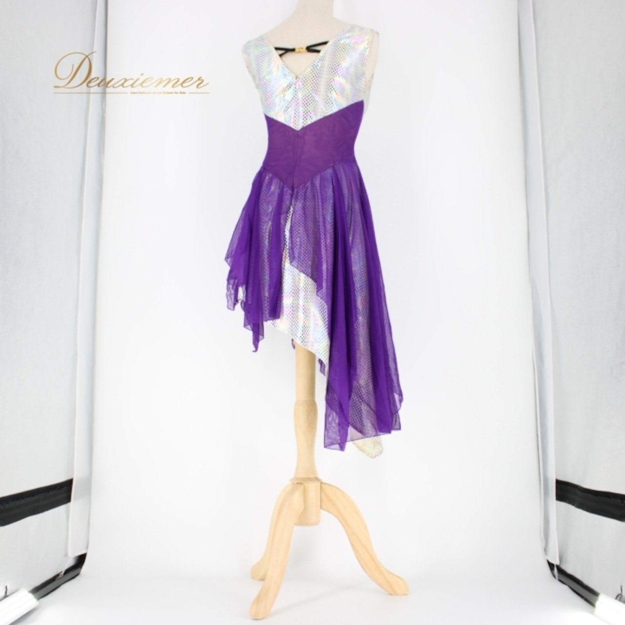 社交ダンス 衣装 ラテン ドレス ワンピース パーティドレス in the MOOD イン・ザ・ムード 白 紫 ホワイト系 パープル系 カラフル キラキラ ホログラム アシンメトリーデザイン 女性用 軽量 おしゃれ フェスティバル 舞台衣装 ダンス用 ドレッシー かわいい 高品質 中袖 着やすい シンプル 楽チン 目を引く クール スタイリッシュ