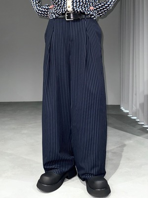 pin stripe wide tuck trousers / navy × white