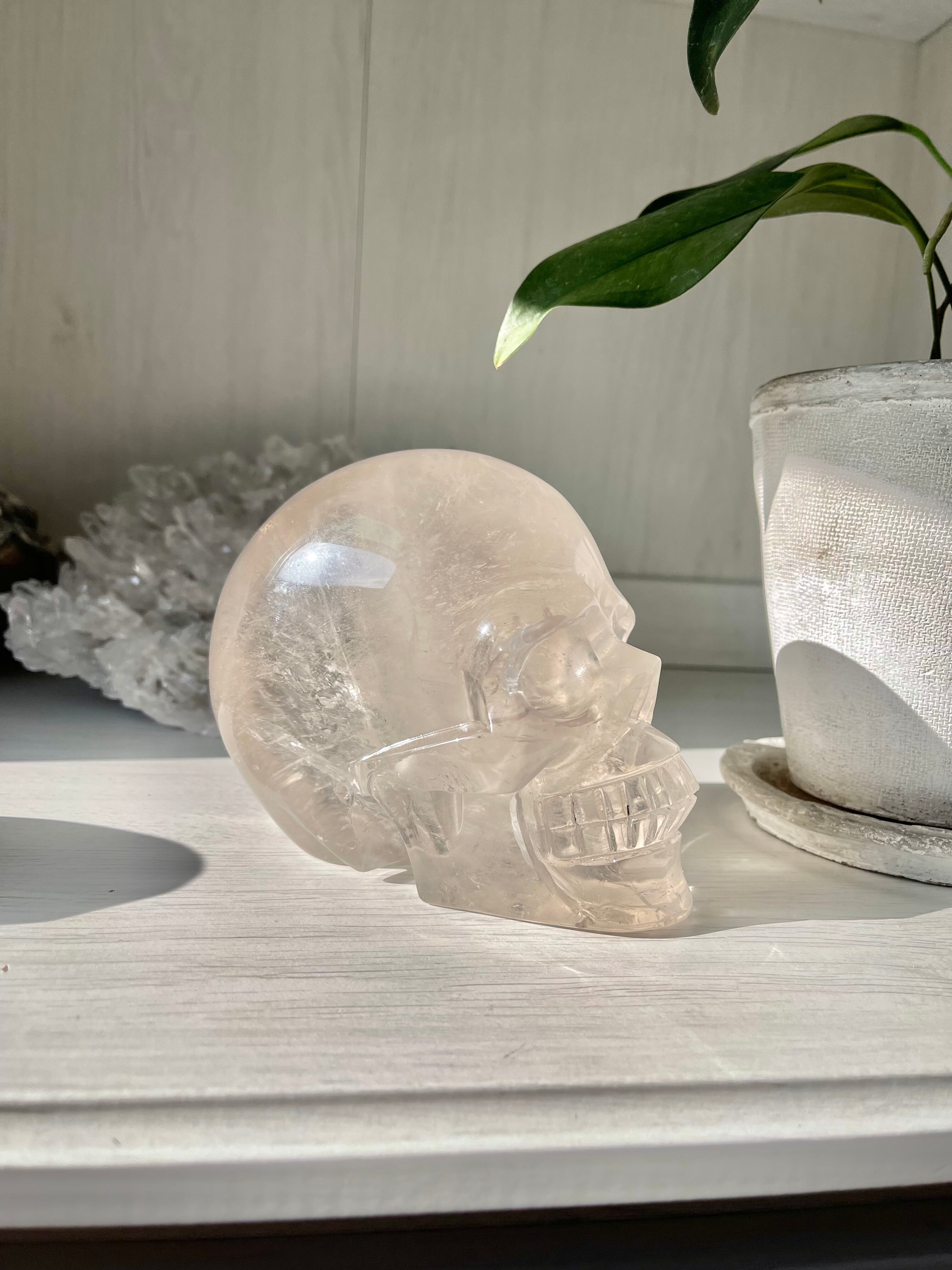 Crystal skull with rainbow,pyrite and limonaite(パイライト＆リモナイト、レインボー　イン　クオーツ）15cm