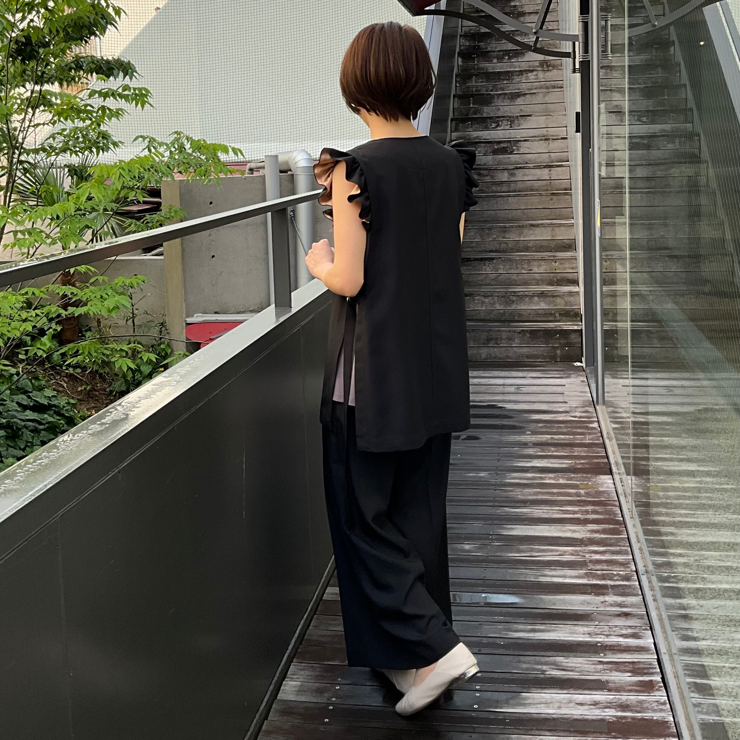 DOS DIOSAS ドスディオサス 袖フリル取り外し可能ベスト D8065 | vialuna