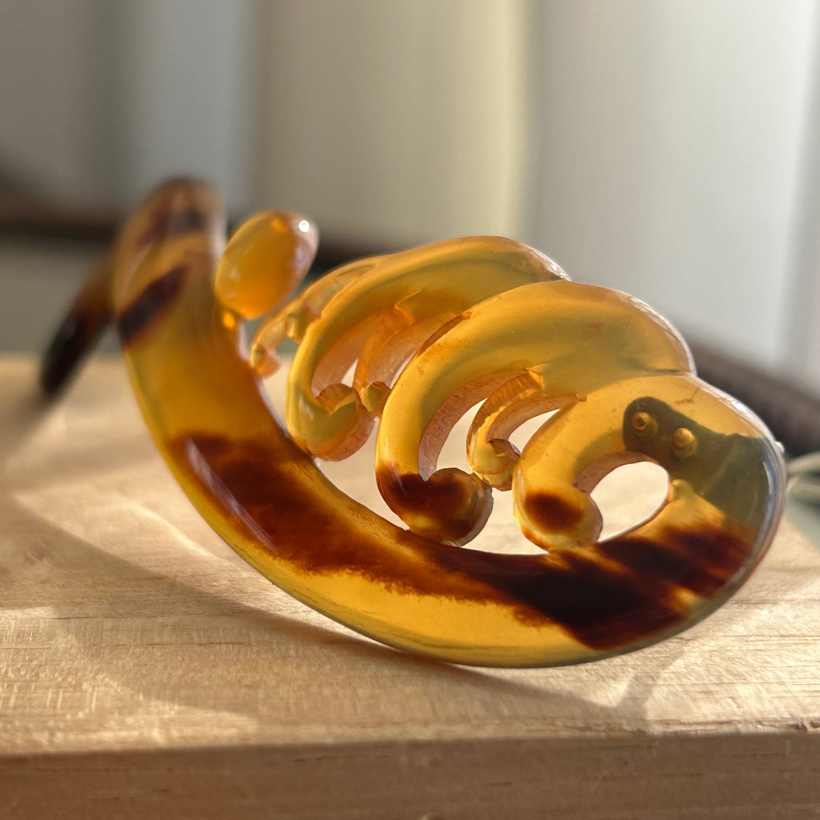 アンティーク　浪に飛沫しらたまの髪留め