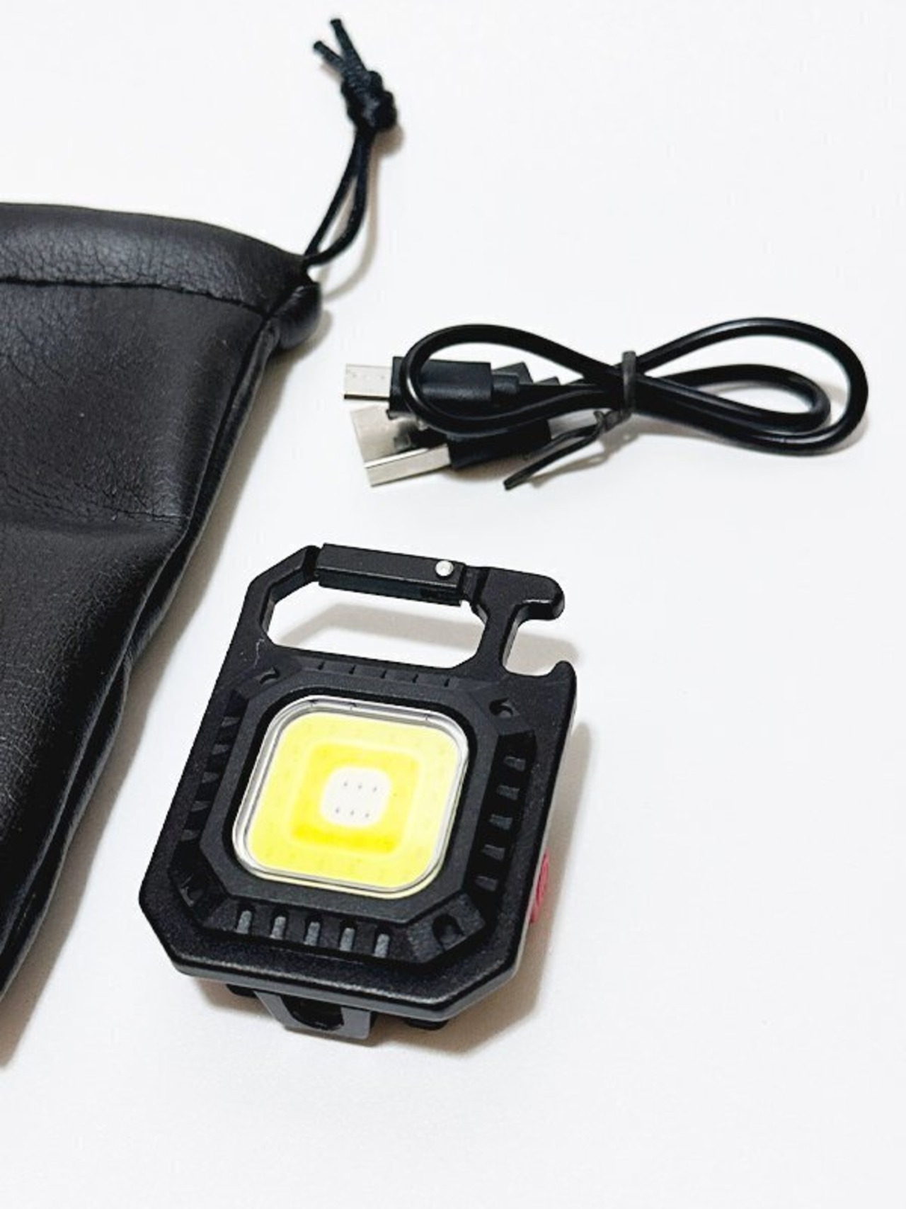 多機能 ミニ懐中電灯 強力な磁気吸収 ポータブル 高輝度 キャンプ 7モード照明 軽量 栓抜き アウトドア 急速充電 w5130