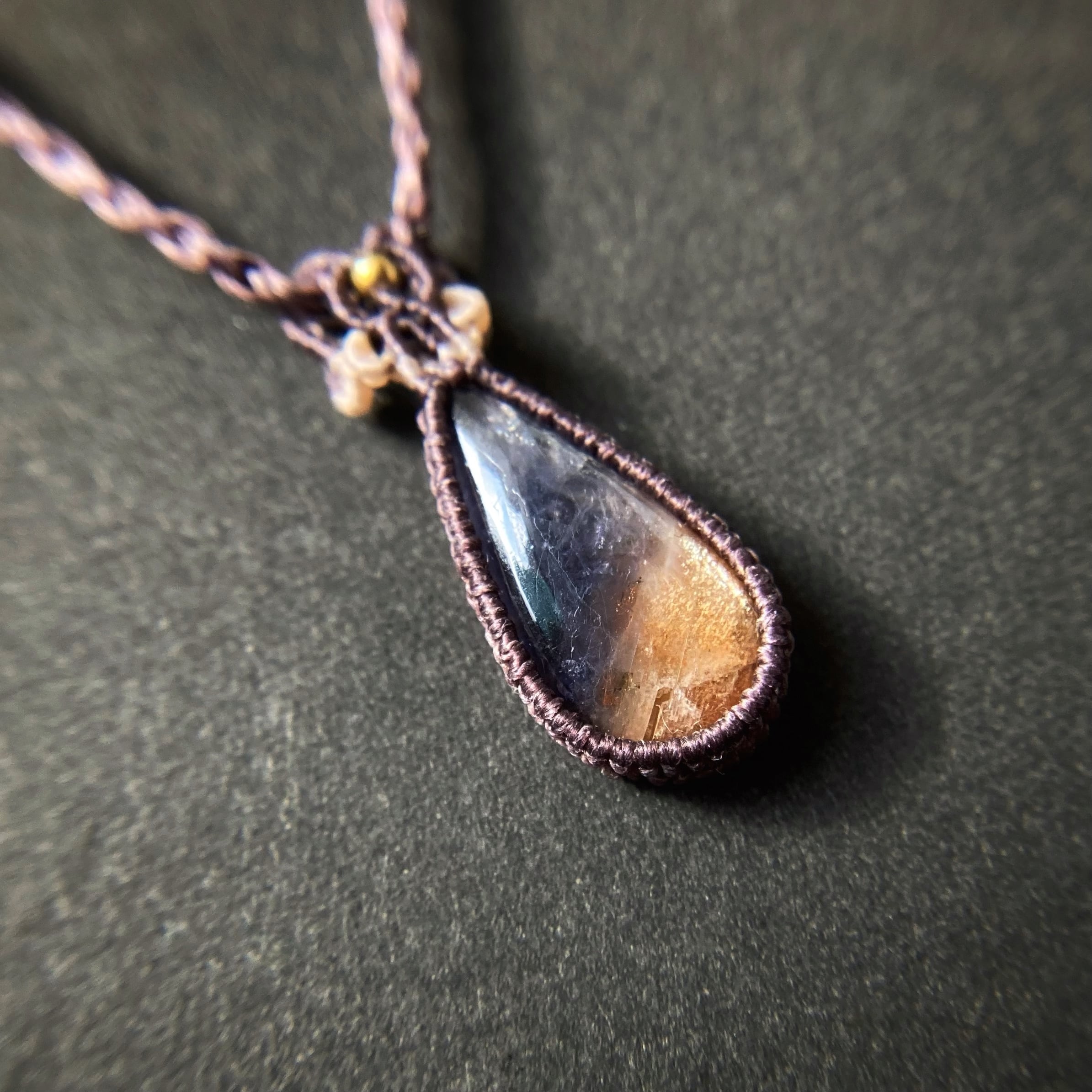 バイカラーアイオライトサンストーン macrame necklace | PAY ID