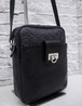 【美品】Ferragamo サルヴァトーレフェラガモ ガンチーニ 型押 ブラック エンボスレザー クロスボディ ショルダー バッグ