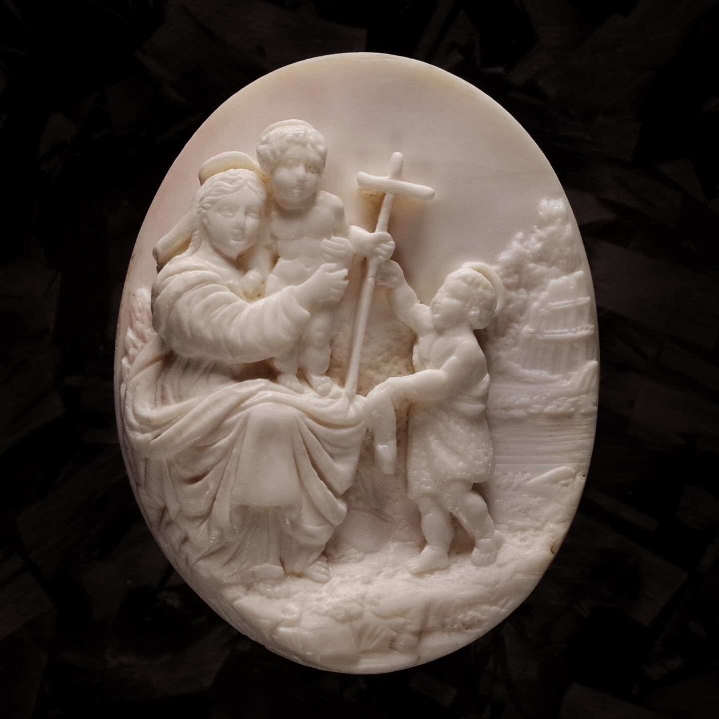 アンティーク(推定1900年代初期) 緻密なバッカンテのシェルカメオ