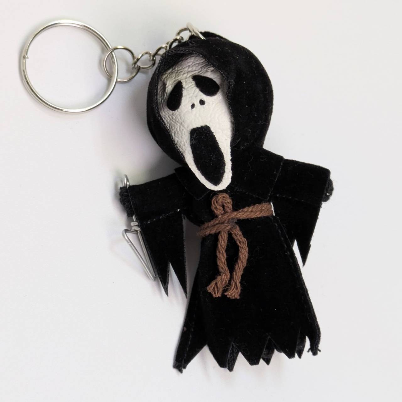 ♧【 スクリーム ゴーストフェイス  『 Scream GHOST FACE 』 】 Voodoo doll KeyHolder / ブードゥー人形 / 身代わり人形 /お守り人形  〚アメリカン雑貨 アメトイ〛