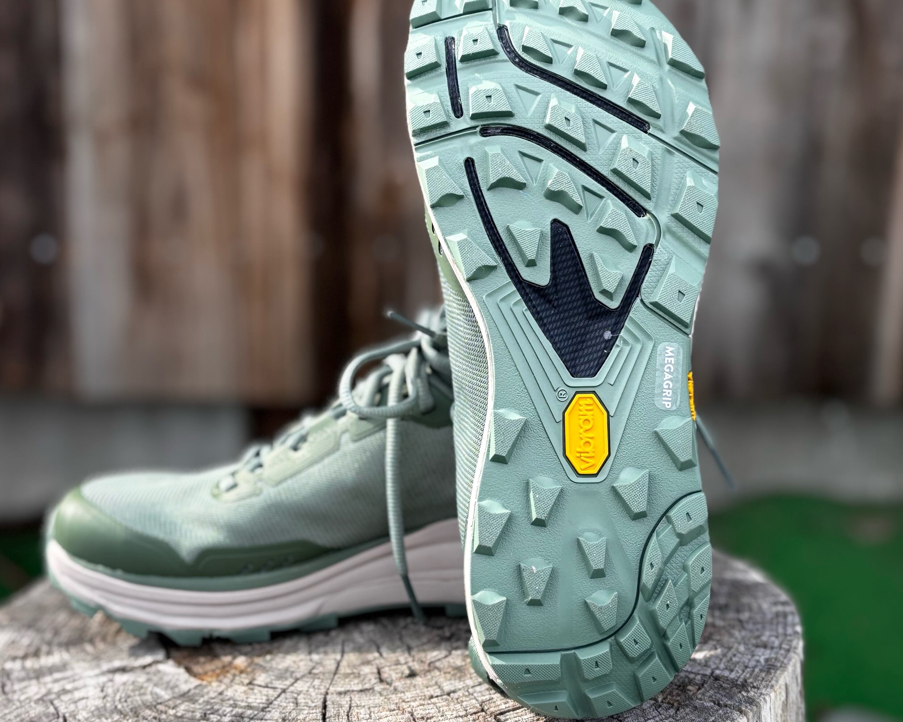 topo athletic（トポアスレチック） TRAVERSE（トラバース） women's