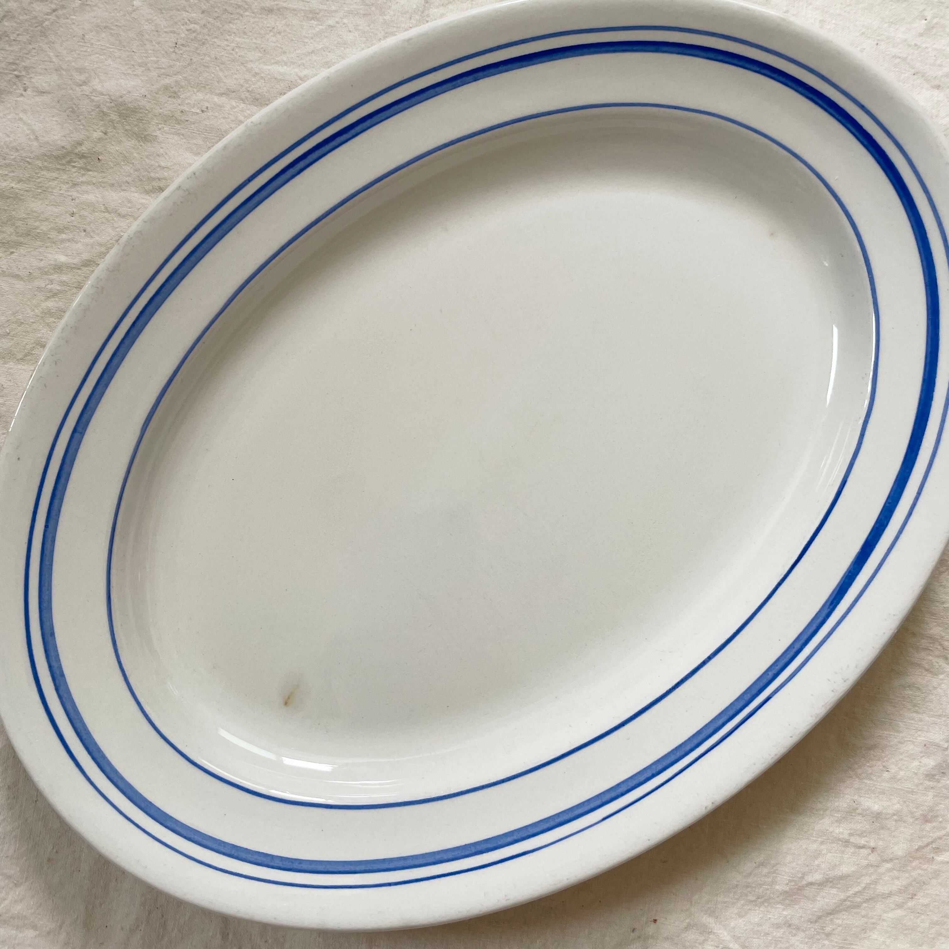 青いラインのオーバルプレート