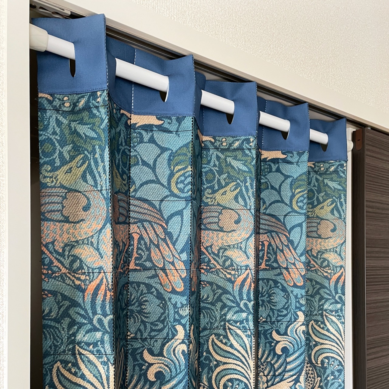 【受注生産】 アコーディオンカーテン  ウィリアムモリス 孔雀と竜 幅96x丈200cm