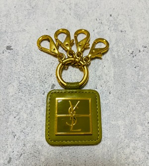 Yves Saint Laurent カサンドラロゴプレート キーリング グリーン