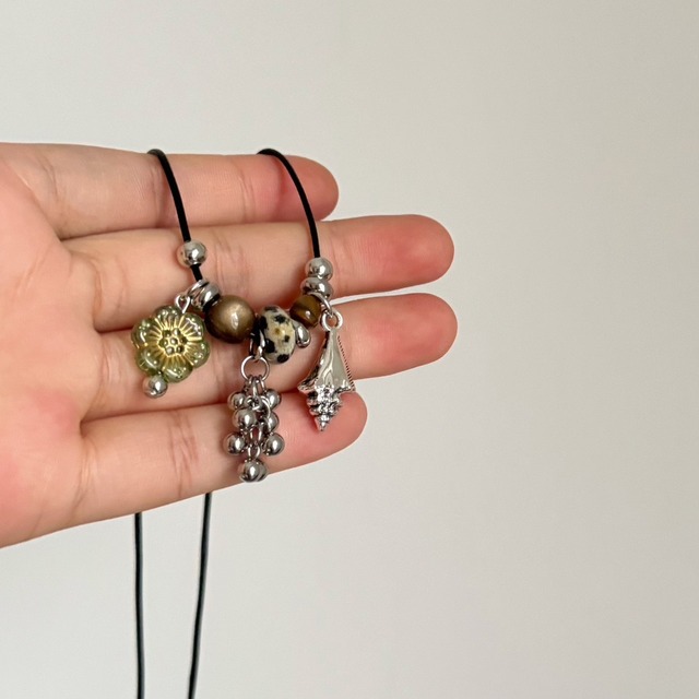 MOKAレトロな巻貝&小花ビーズネックレス