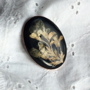 スミレの押し花のブローチ (p-14)