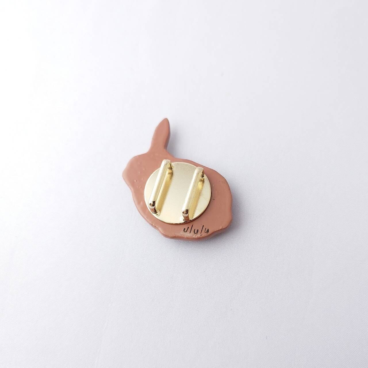 うさぎ(後ろ姿) 帯留 | somemoyoushop ーそめもようショップー 手描