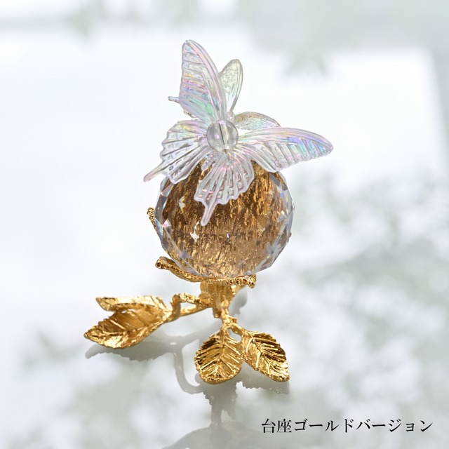 薔薇の台座と蝶の置き型サンキャッチャー