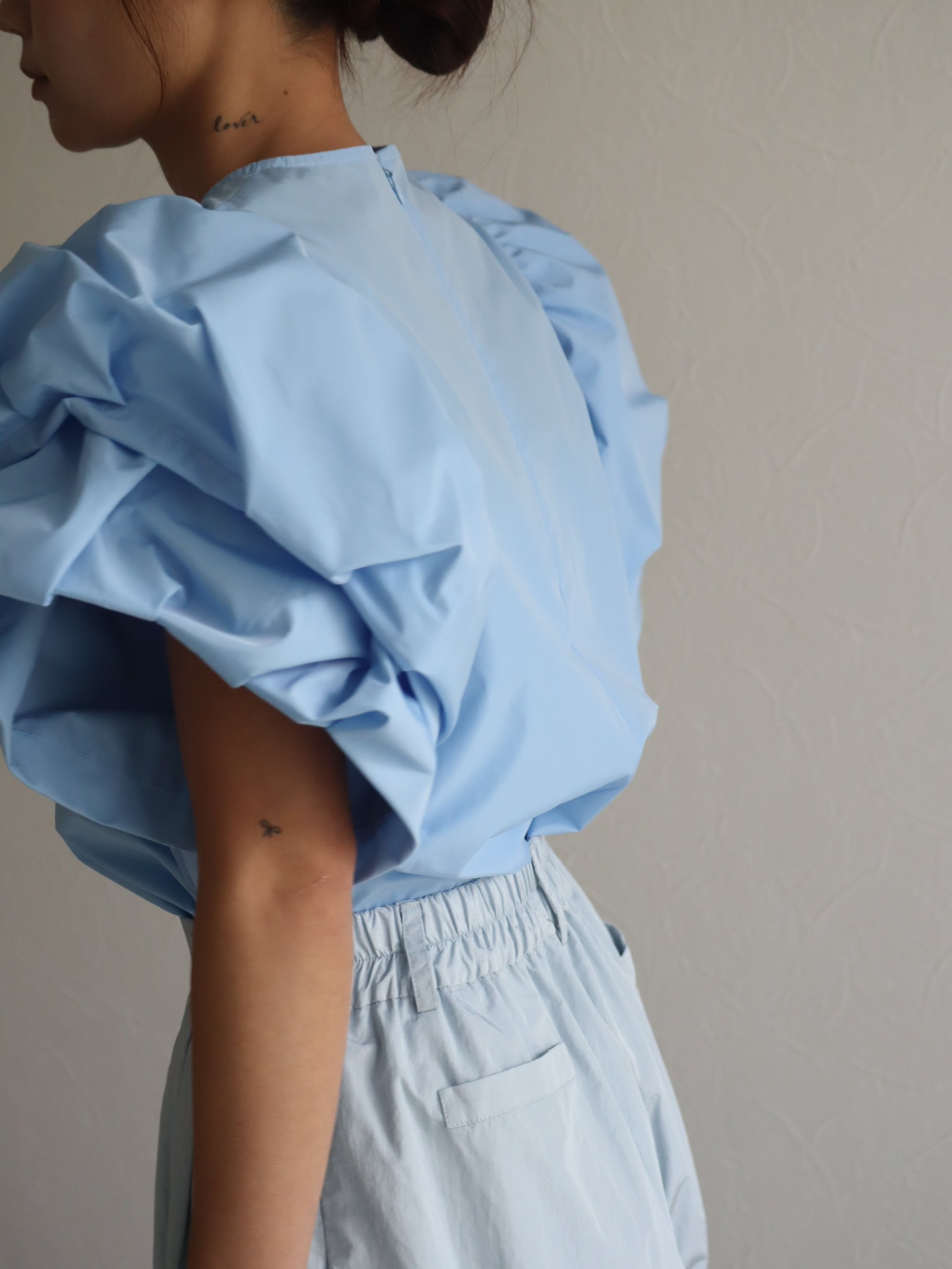TOPS | e L L a