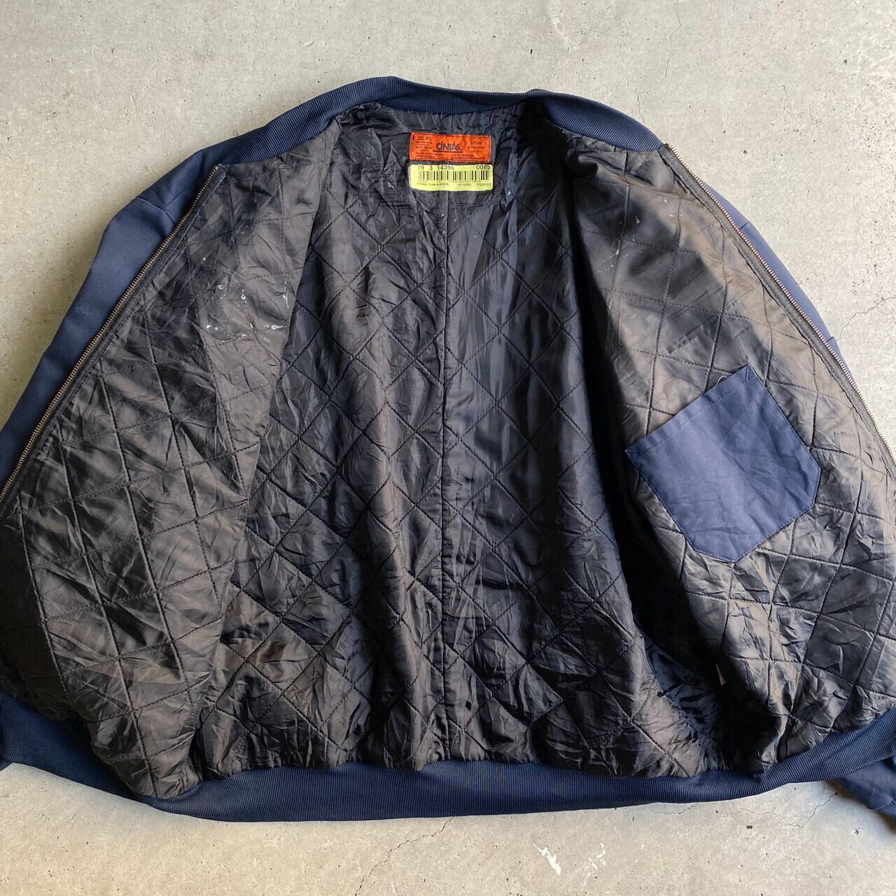 90s【USA製】CINTAS スーベニアジャケットワーク ビッグ刺繍ライナー付 ビッグサイズ CINTAS 企業ロゴ ワッペン ワークブルゾン キルティング