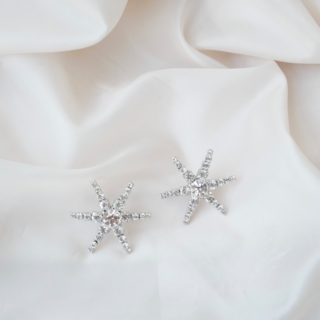 Q11 シルバー　クリスタル　スター　ピアス　ウェディング　結婚式・成人式・卒業式　