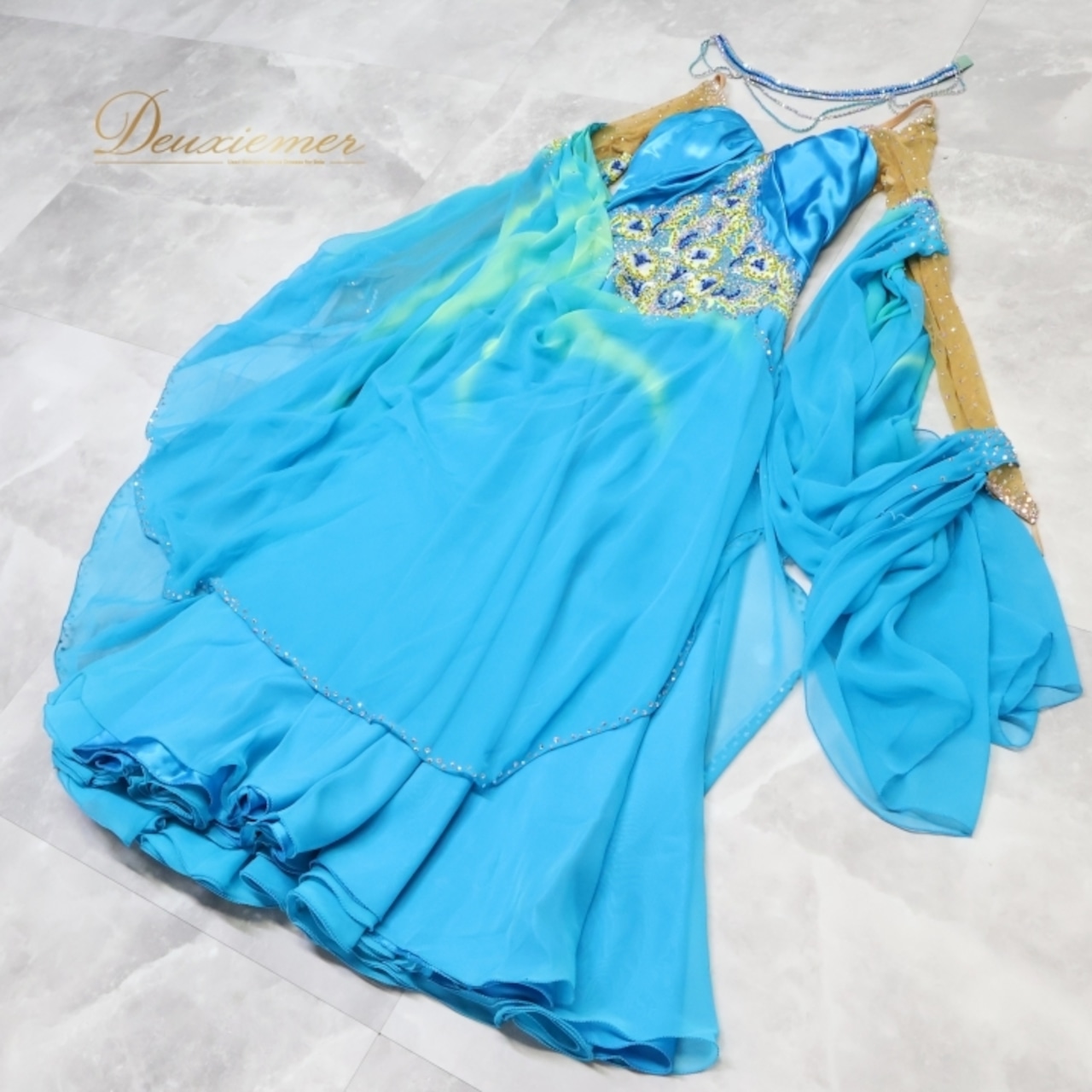 社交ダンス 衣装 白樺ドレス スタンダード ドレス ワンピース 青 フロート 水色 光沢 上品 綺麗 ダンス パーティ 発表会 デモ 競技 ブルー系 イエロー系 ドレス 美しい 上品なデザイン 華やか おしゃれ 社交ダンス衣装 競技用 発表会用 ワンピースドレス 光沢感