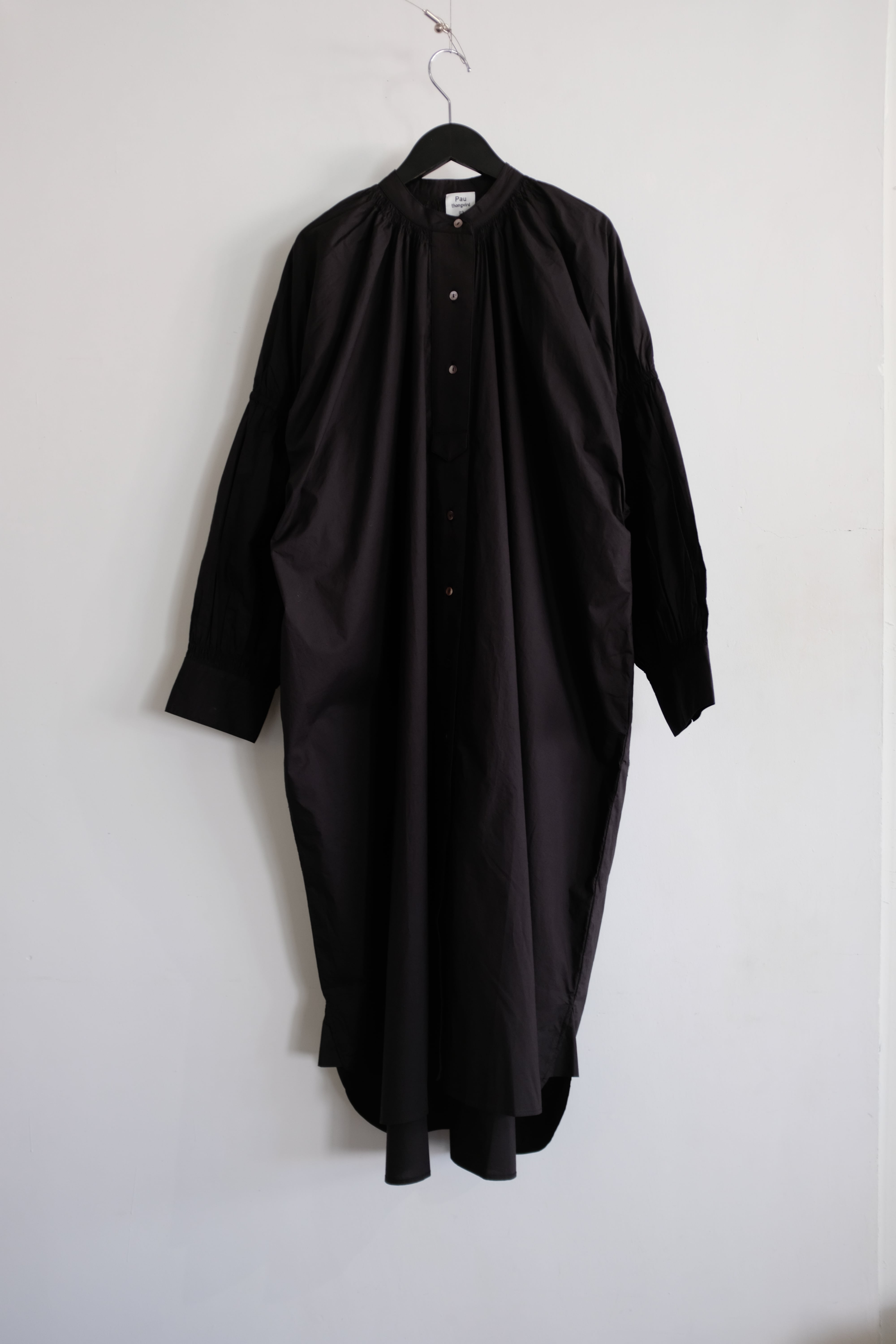 Pau thongvird] HARIKA gather big shirt / Black | YES-姫路の美容院