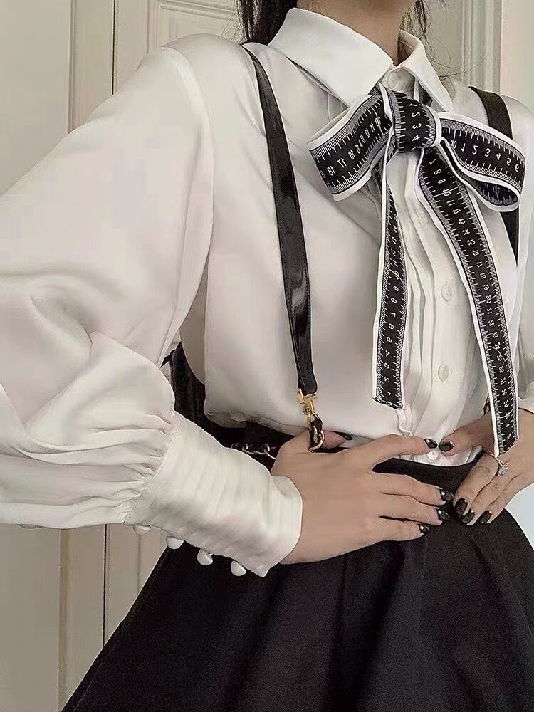 り*休様 RIKOリコラッピングリボンブラウス白フリルLittle By Lit 肩開きラッフルフリルブラウス[品番：RJTW0001246]｜ROJITA