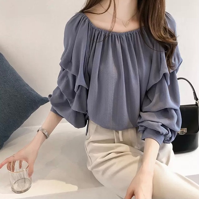 3色 パフスリーブ シャツ ブラウス ティアード 送料無料 レディース クルーネック デコルテ ボリューム袖 ブルー ピンク ベージュ 大人可愛い かわいい きれいめ 大人女子 エレガント 無地 春 夏 秋 ガーリー 10代 20代 大人 お出かけ 外出 きれいめカジュアル 着回し ファッション デート コーディネート 重ね着 休日 特別な日 お祝い 記念日 メンズウケ カジュアル 普段着 春コーデ 夏コーデ 秋コーデ おしゃれ シンプル ゆったり 長袖 オフィスカジュアル 30代 オフィス ママコーデ