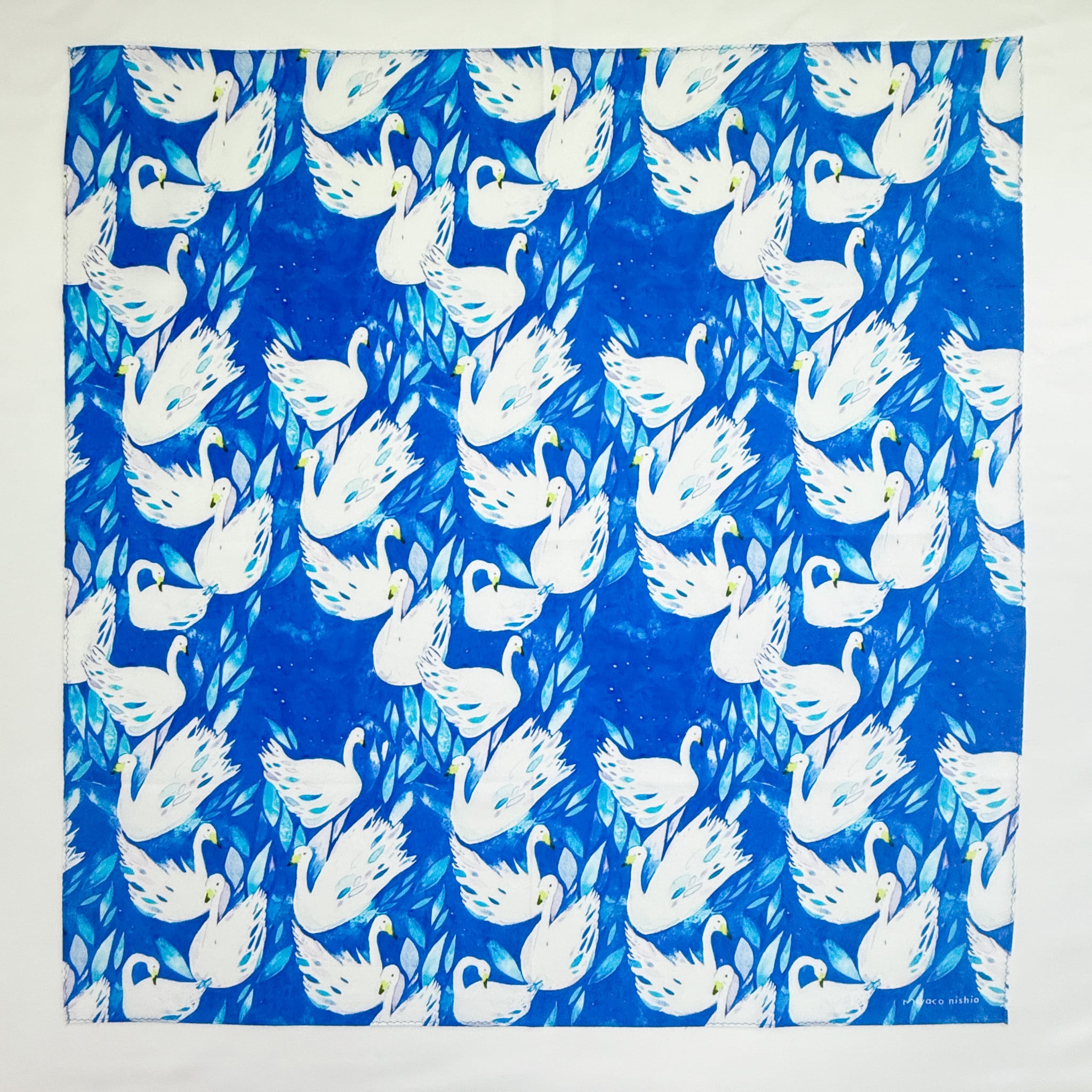 スカーフにもなる水彩画ハンカチ「Swan」 | miyaco nishio