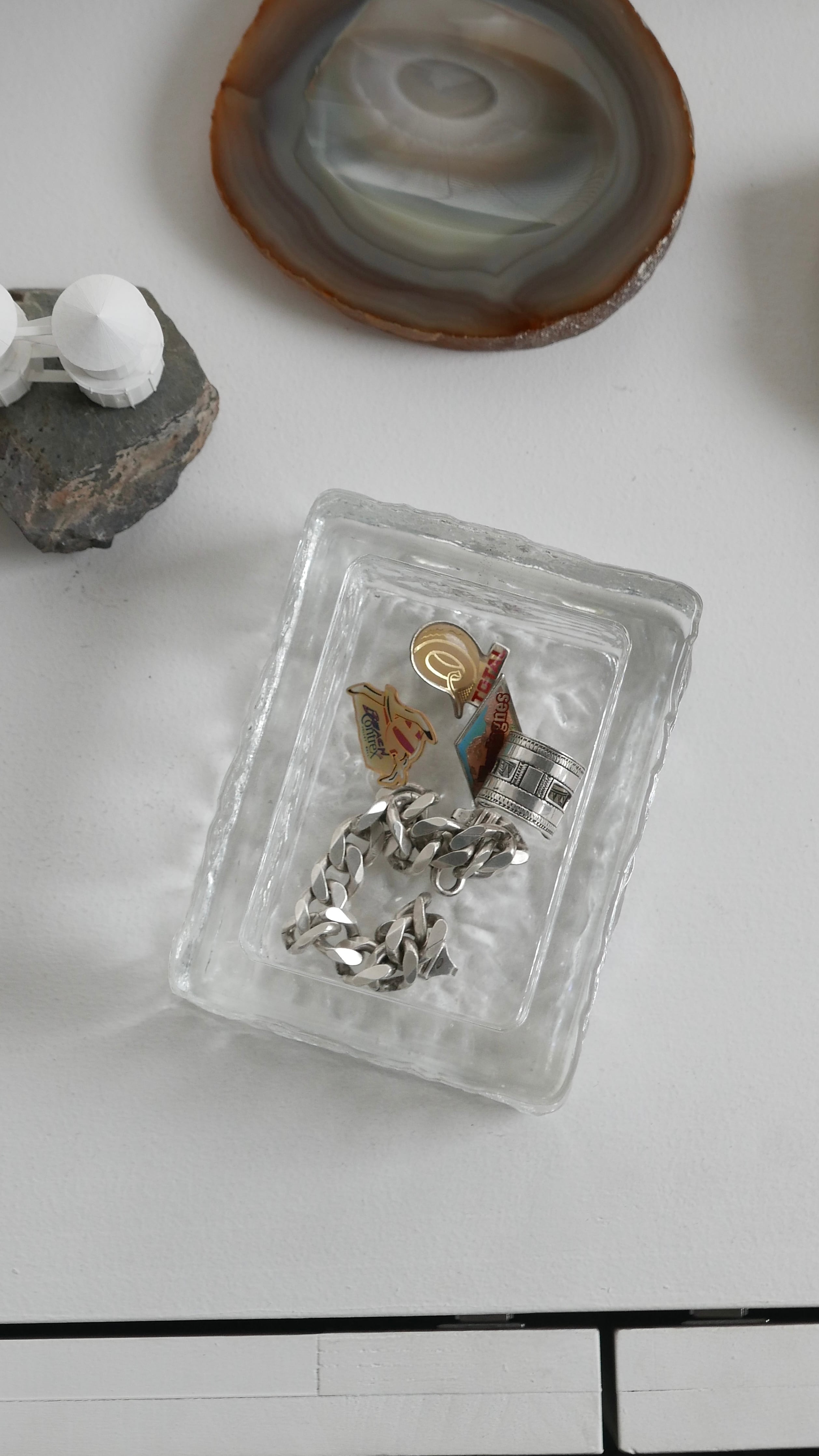 block glass mulch tray