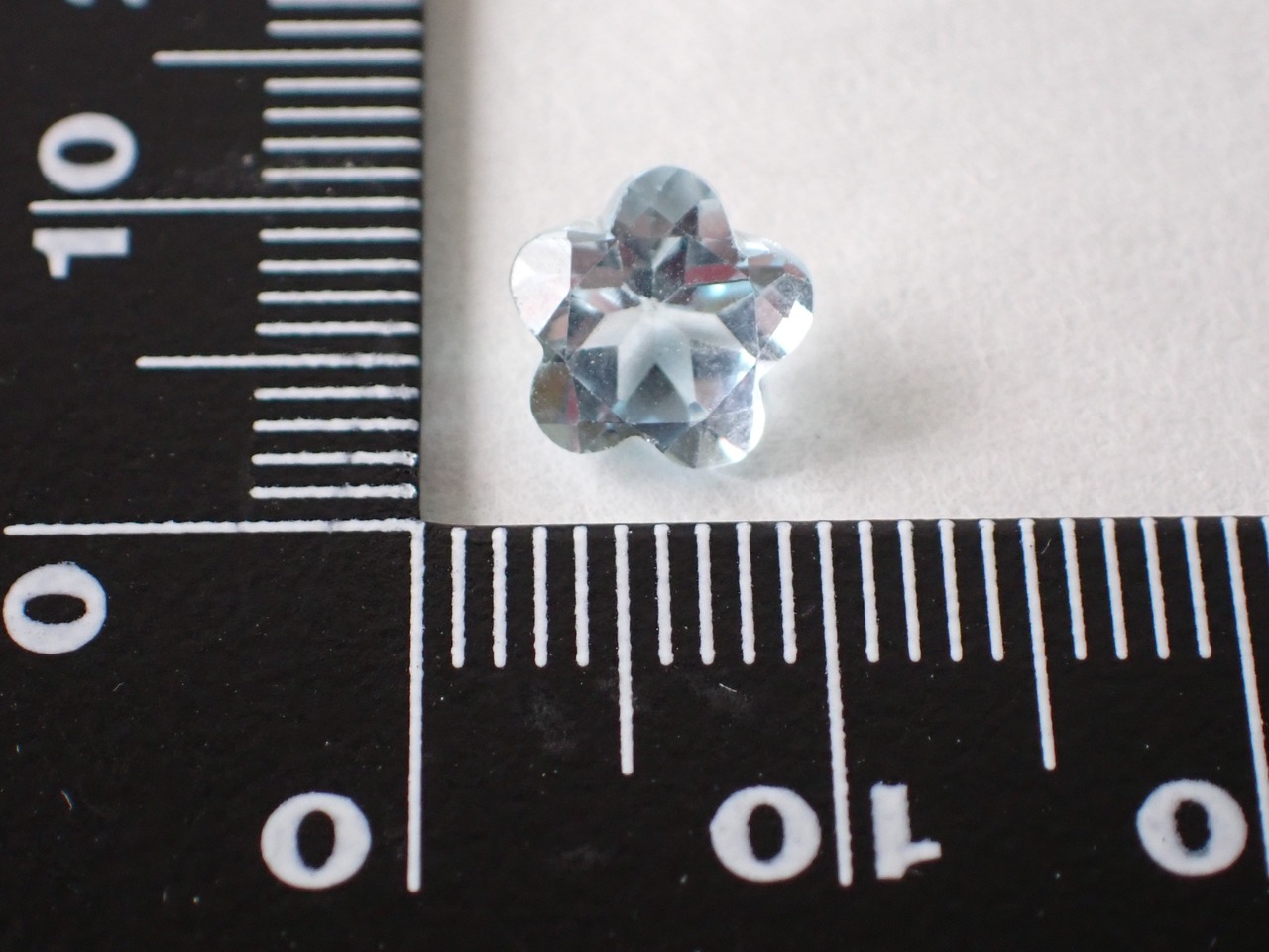 ブルートパーズ（フラワーカット）　2.13ct　[C13‐129]